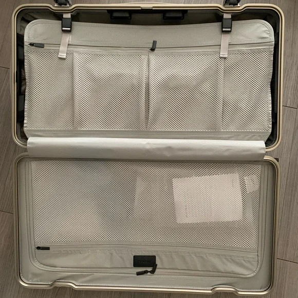 New Hybrid suitcase-trunk w/ telescopic handle, TSA locks & smooth wheel… - Picture 12 of 15